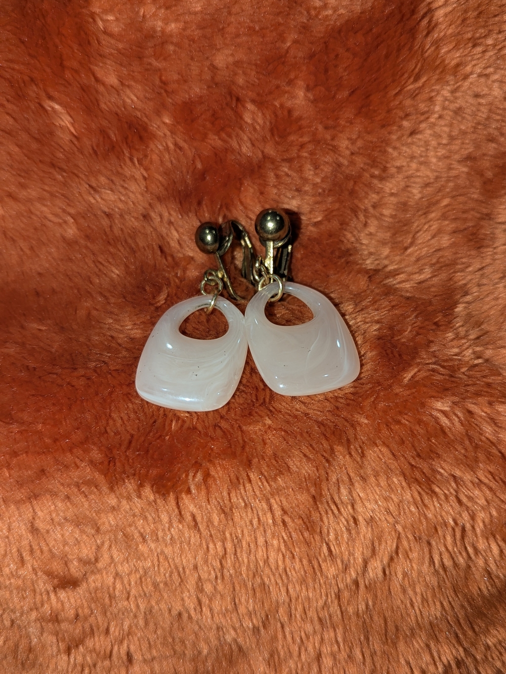 Vintage-Style White Resin Drop Clip-On Earrings